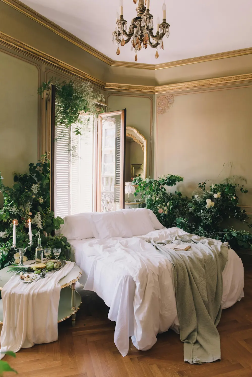 salle à coucher avec parquet marqueté